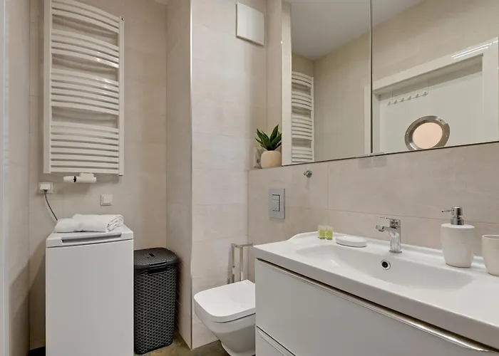 Portova Q4apartments غدينيا